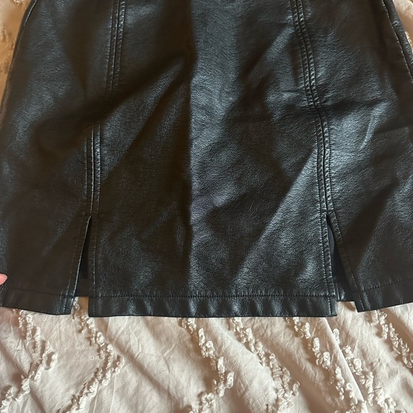 MANGOPOP Faux Black Leather Skirt SIZE S - Picture 4 of 8